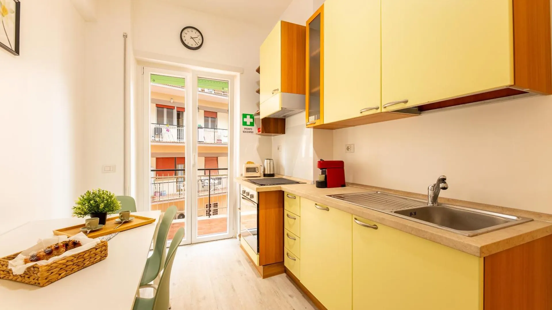 Flower Apartment Rom